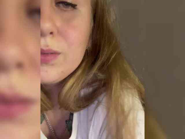 AmeliaV Live Webcam on BongaCams