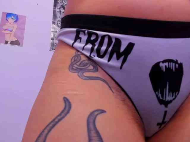 CleoMoonnude webcam