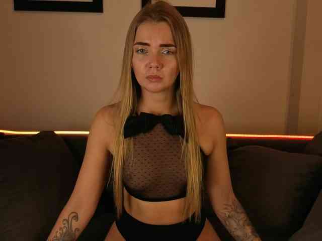 CarrieBradshaww webcam