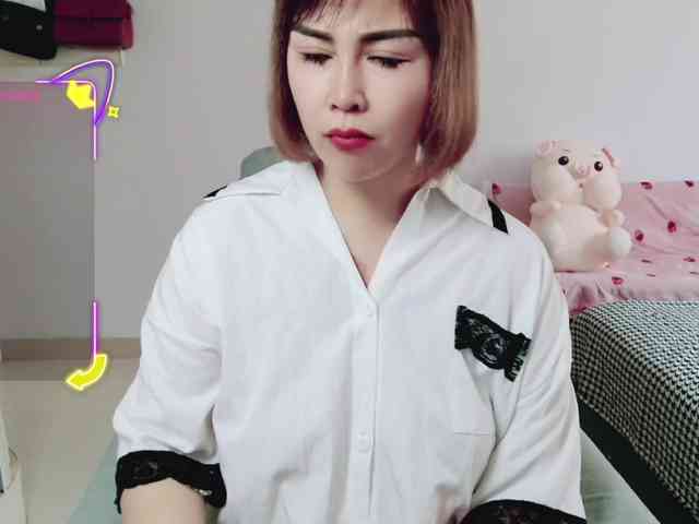 awamei Live Webcam on BongaCams