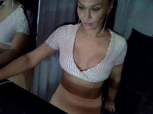 TayaDeluxe webcam