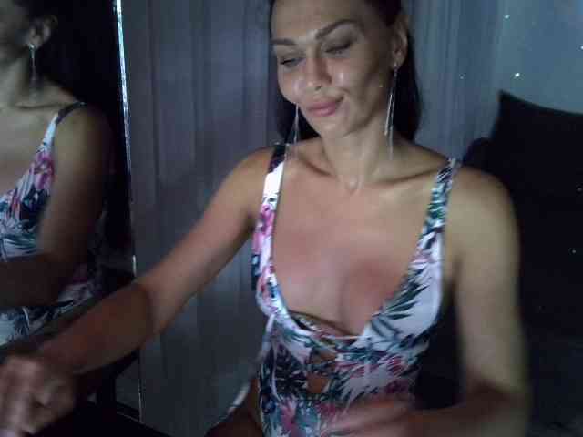 striptease show TayaDeluxe