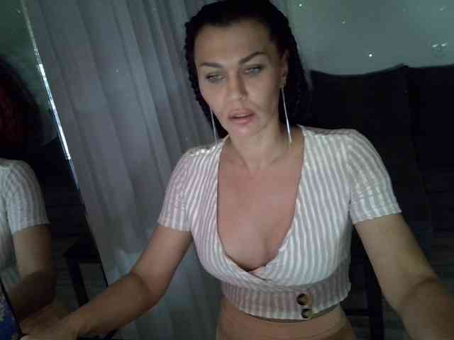 TayaDeluxe webcam
