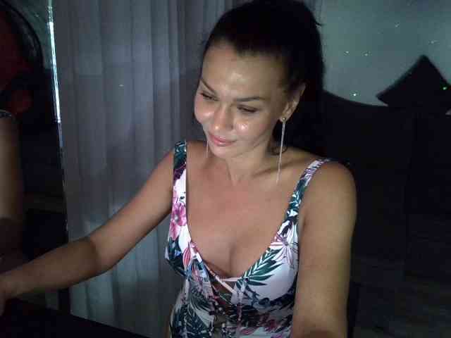 TayaDeluxe Live Webcam on BongaCams