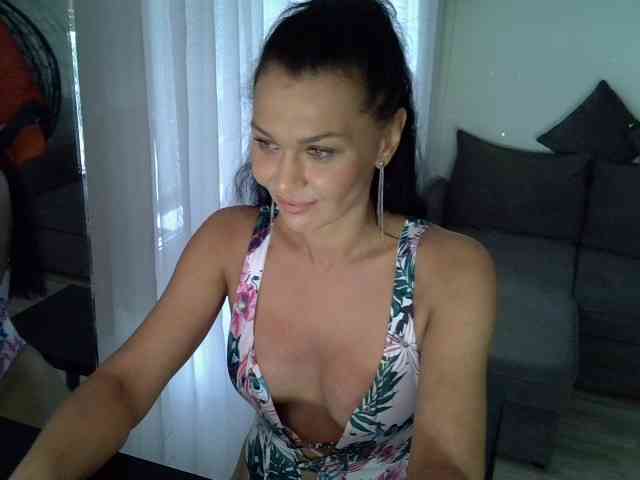 TayaDeluxe webcam