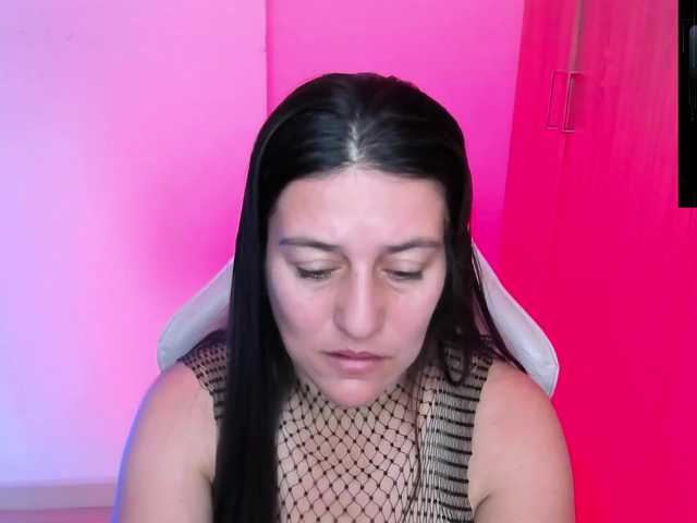 Saskyaajohnson's BongaCams show and profile