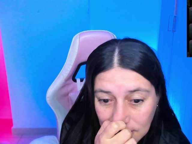 Saskyaajohnson's BongaCams show and profile