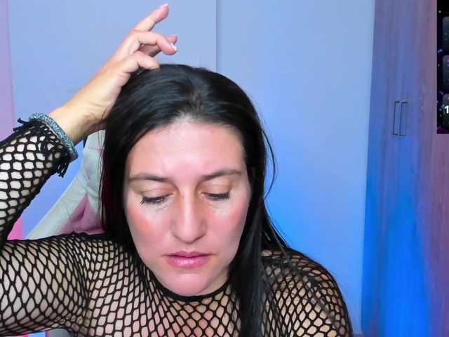 Saskyaajohnson's BongaCams show and profile