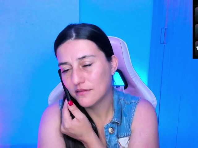 Saskyaajohnson's BongaCams show and profile