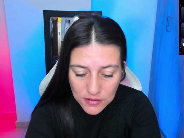 The seductive Saskyaajohnson wants you to fuck her figure now! Saskyaajohnson from BongaCams