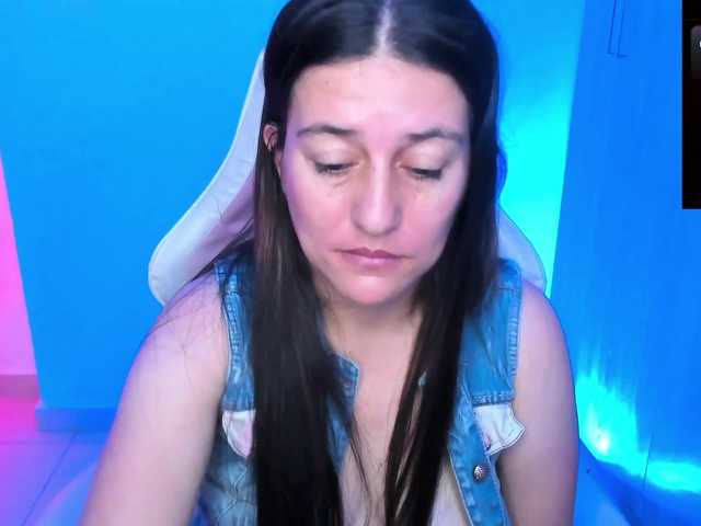 Saskyaajohnson's BongaCams show and profile