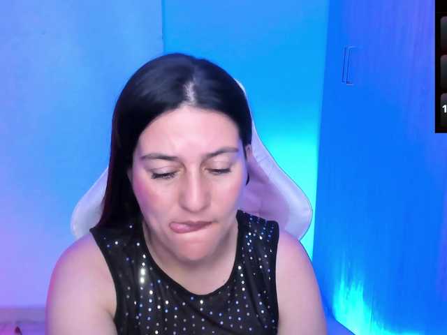 Saskyaajohnson live cam profile