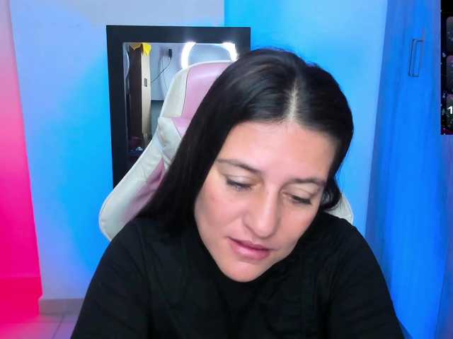The seductive Saskyaajohnson wants you to fuck her figure now! Saskyaajohnson from BongaCams