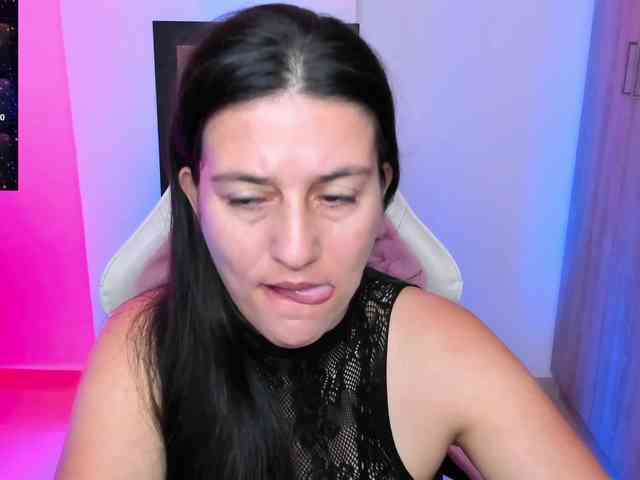 Saskyaajohnson webcam