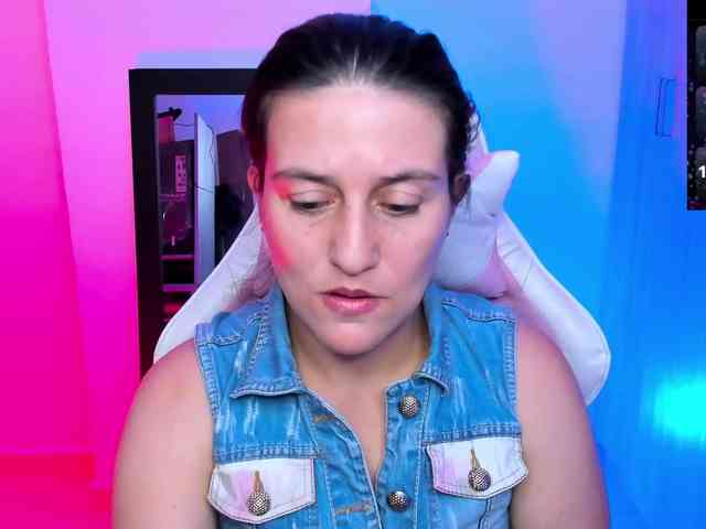 Saskyaajohnson webcam