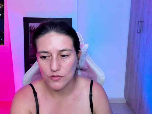 Saskyaajohnson webcam