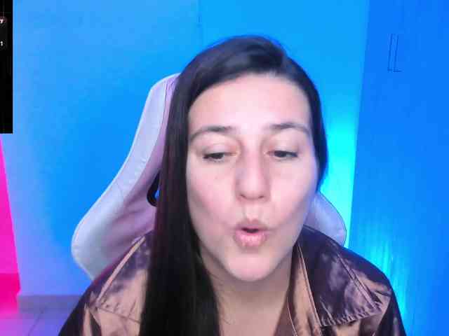 Saskyaajohnson Live Webcam on BongaCams