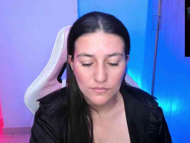 Saskyaajohnson Live Webcam on BongaCams