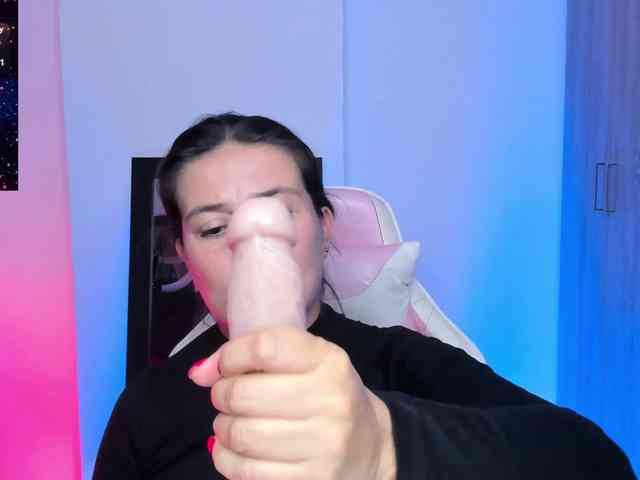 Saskyaajohnson webcam