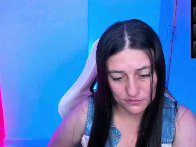 Saskyaajohnson webcam