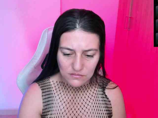 Saskyaajohnson webcam