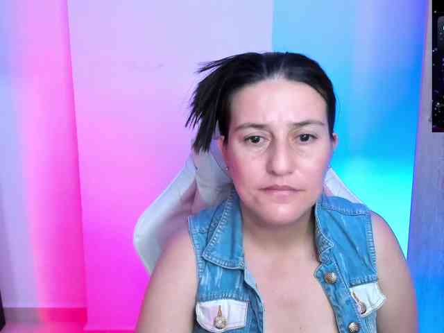 Saskyaajohnson webcam