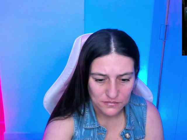 Saskyaajohnson webcam