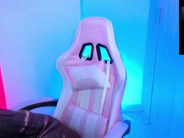 Saskyaajohnson webcam