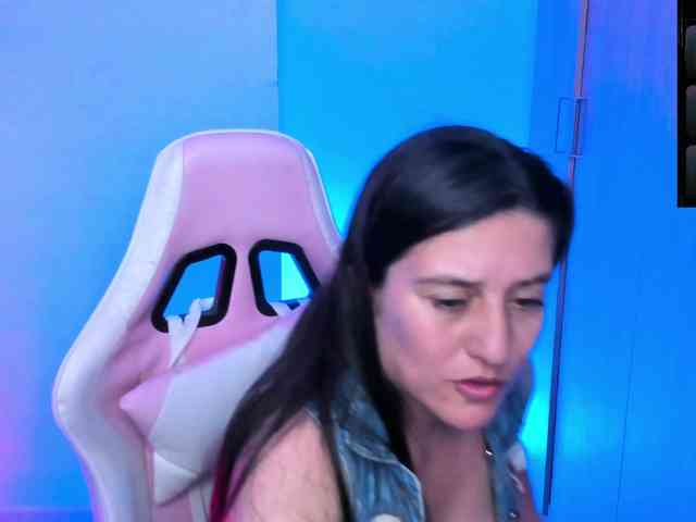 Saskyaajohnson webcam