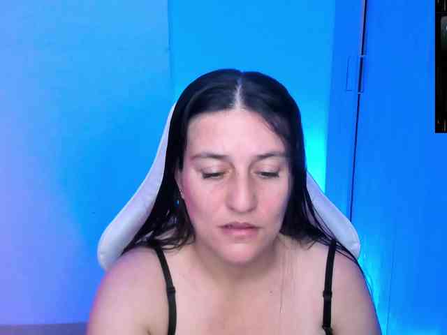 Saskyaajohnson webcam