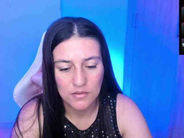 Saskyaajohnson Live Webcam on BongaCams