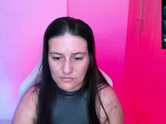 Saskyaajohnson webcam