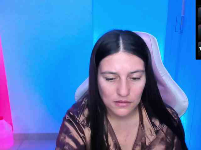 Saskyaajohnson Live Webcam on BongaCams