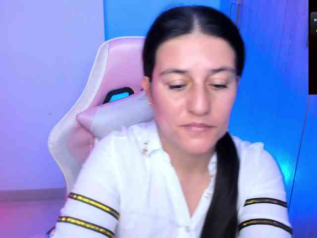 Saskyaajohnson Live Webcam on BongaCams