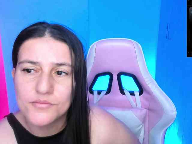 Saskyaajohnson webcam