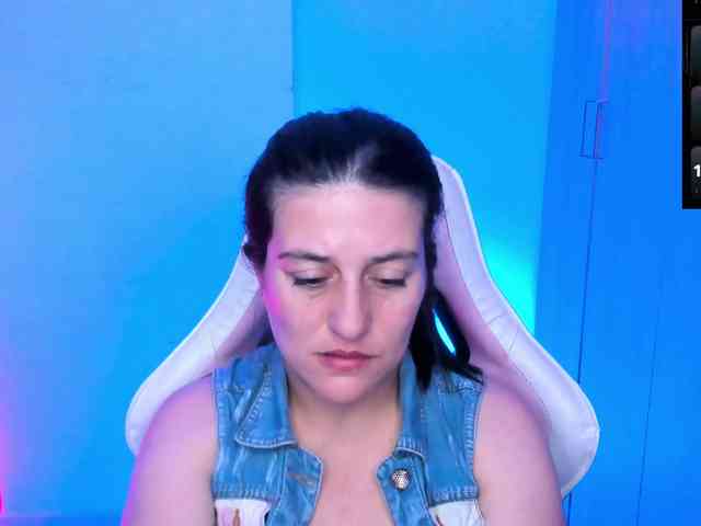 Saskyaajohnson webcam