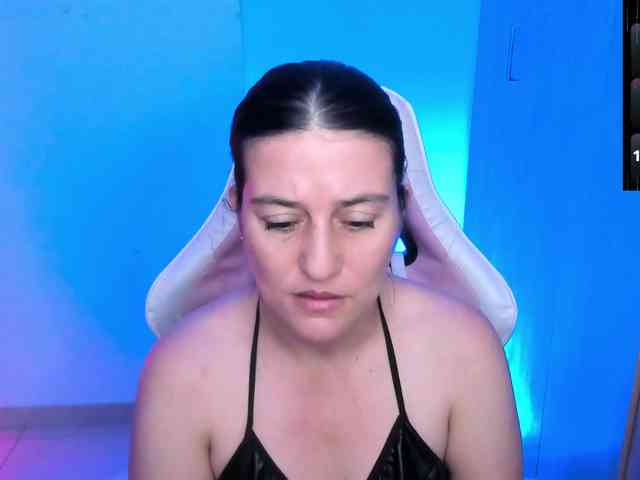 Saskyaajohnson webcam