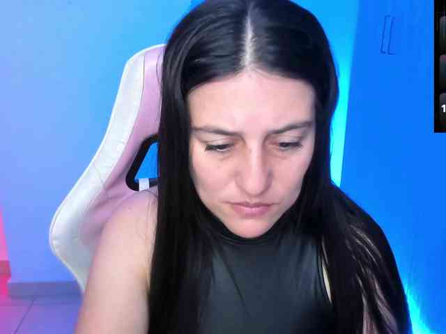 Saskyaajohnson webcam