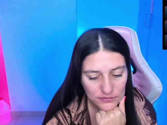 Saskyaajohnson Live Webcam on BongaCams