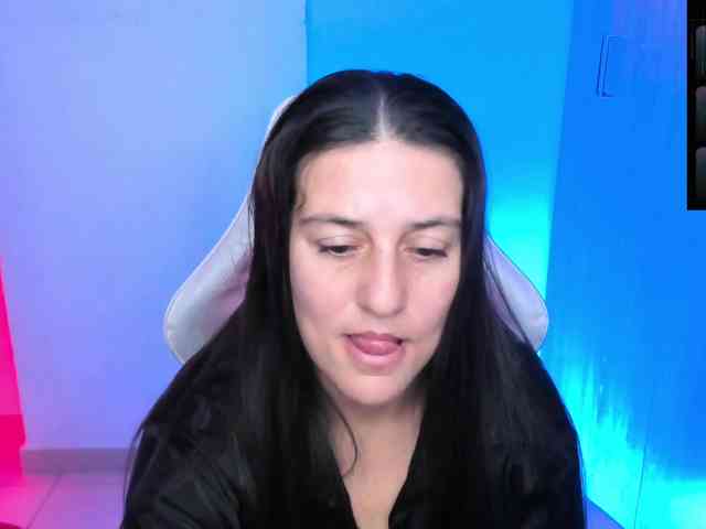 Saskyaajohnson webcam