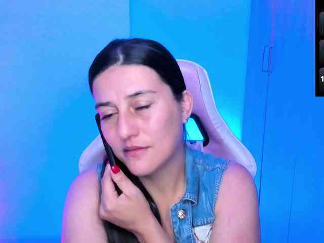 Saskyaajohnson webcam