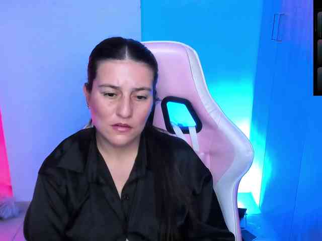 Saskyaajohnson webcam