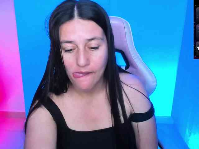 Saskyaajohnson webcam