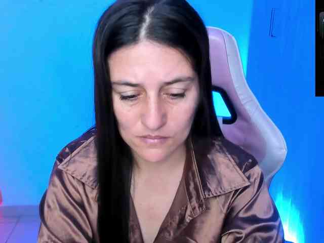 Saskyaajohnson Live Webcam on BongaCams