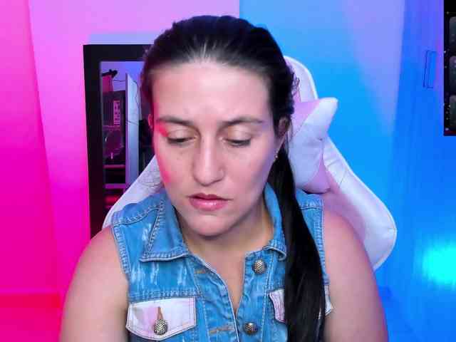 Saskyaajohnson webcam