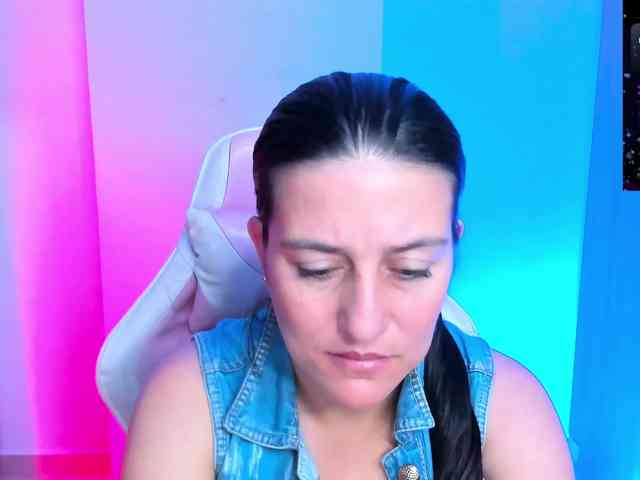 Saskyaajohnson webcam