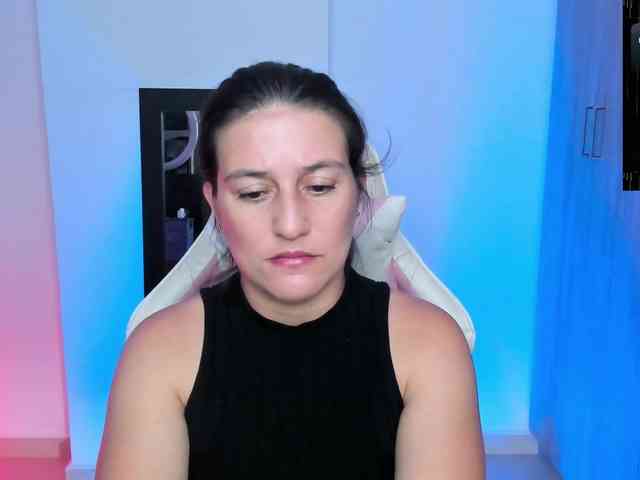 Saskyaajohnson webcam