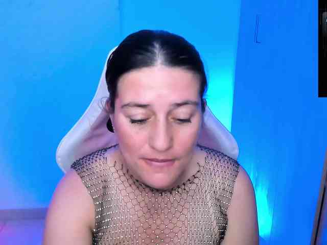 Saskyaajohnson webcam