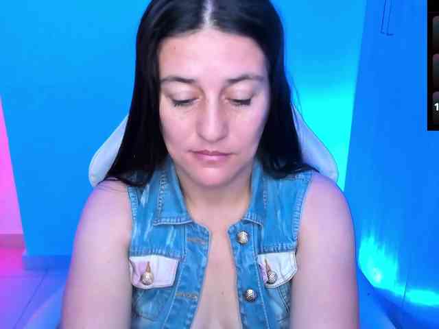 Saskyaajohnson webcam