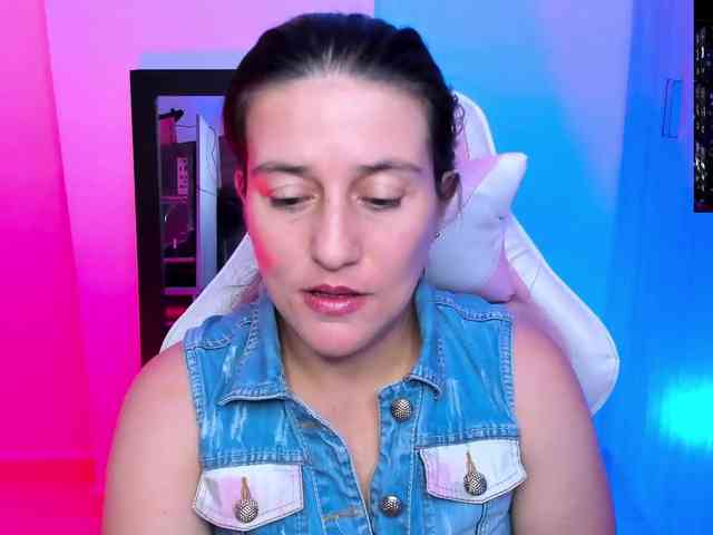 Saskyaajohnson webcam